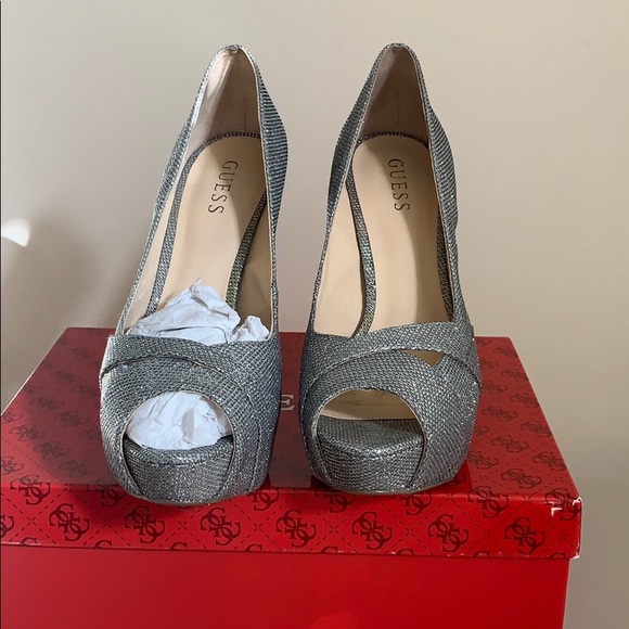 Guess silver peep toe platform shoes - Picture 2 of 3